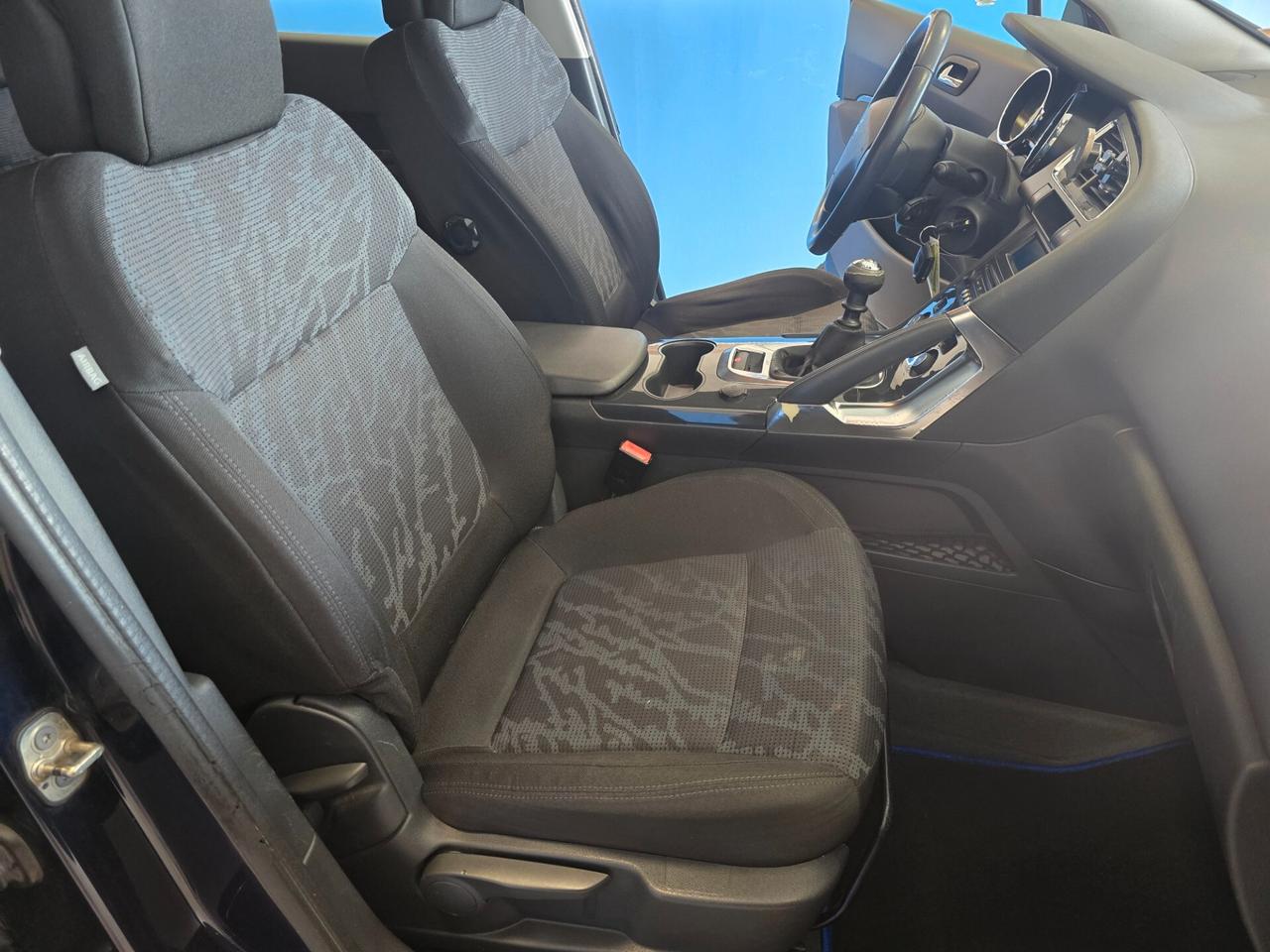 Peugeot 3008 1.6 HDi 112CV cambio robotizzato Tecno