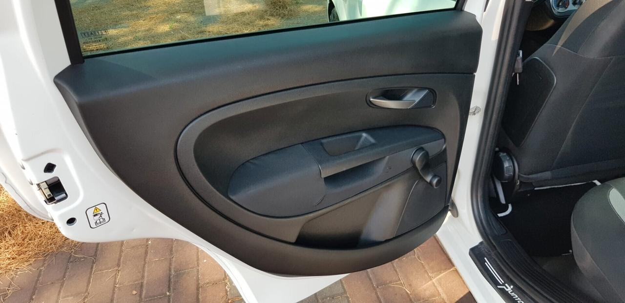Fiat Grande Punto 1.3 MJT 90 CV 5 porte cruise control,cerchi in lega da 16, mp3,usb,comandi al volante