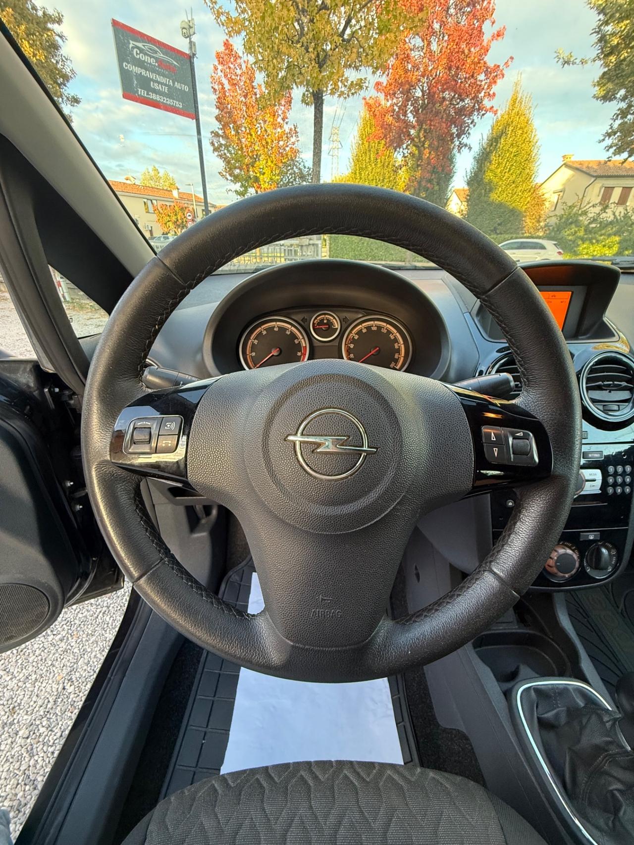 Opel Corsa 1.4 16V 3 porte b-color