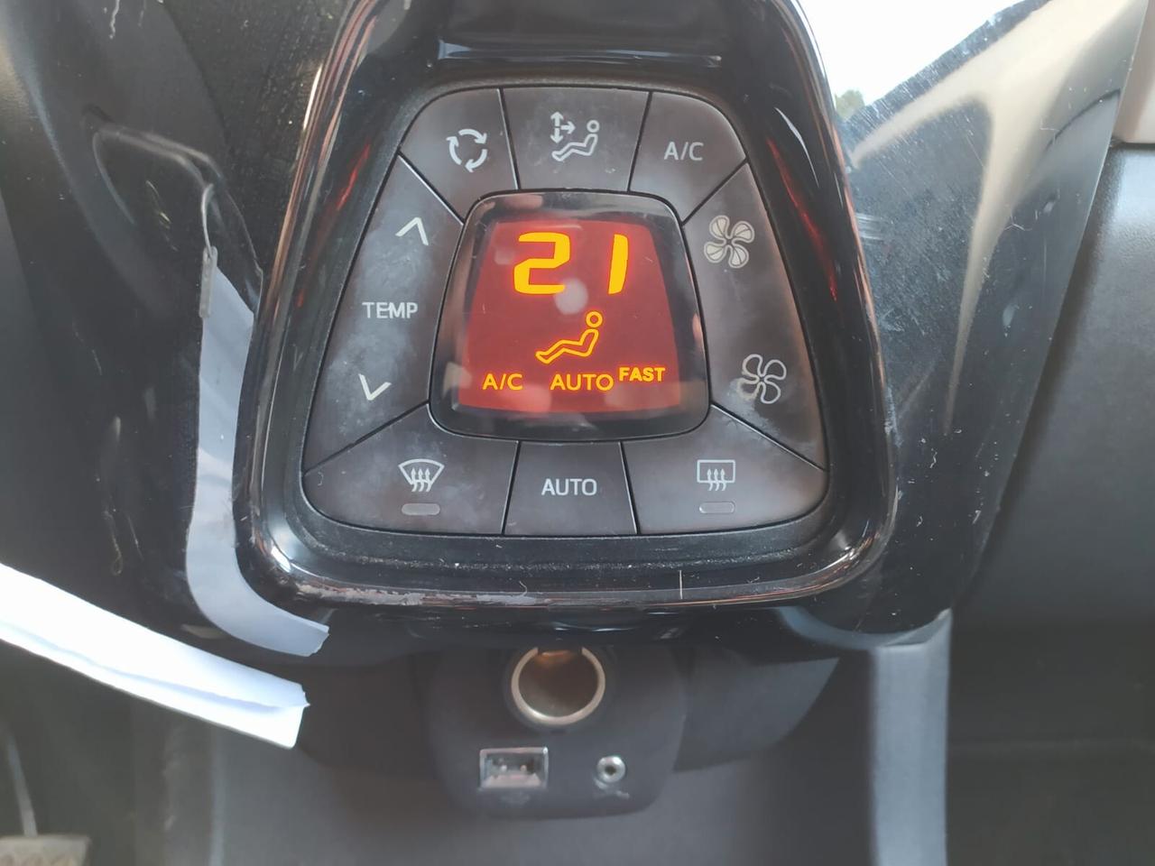 Toyota Aygo 1.0 x-play offerta del mese