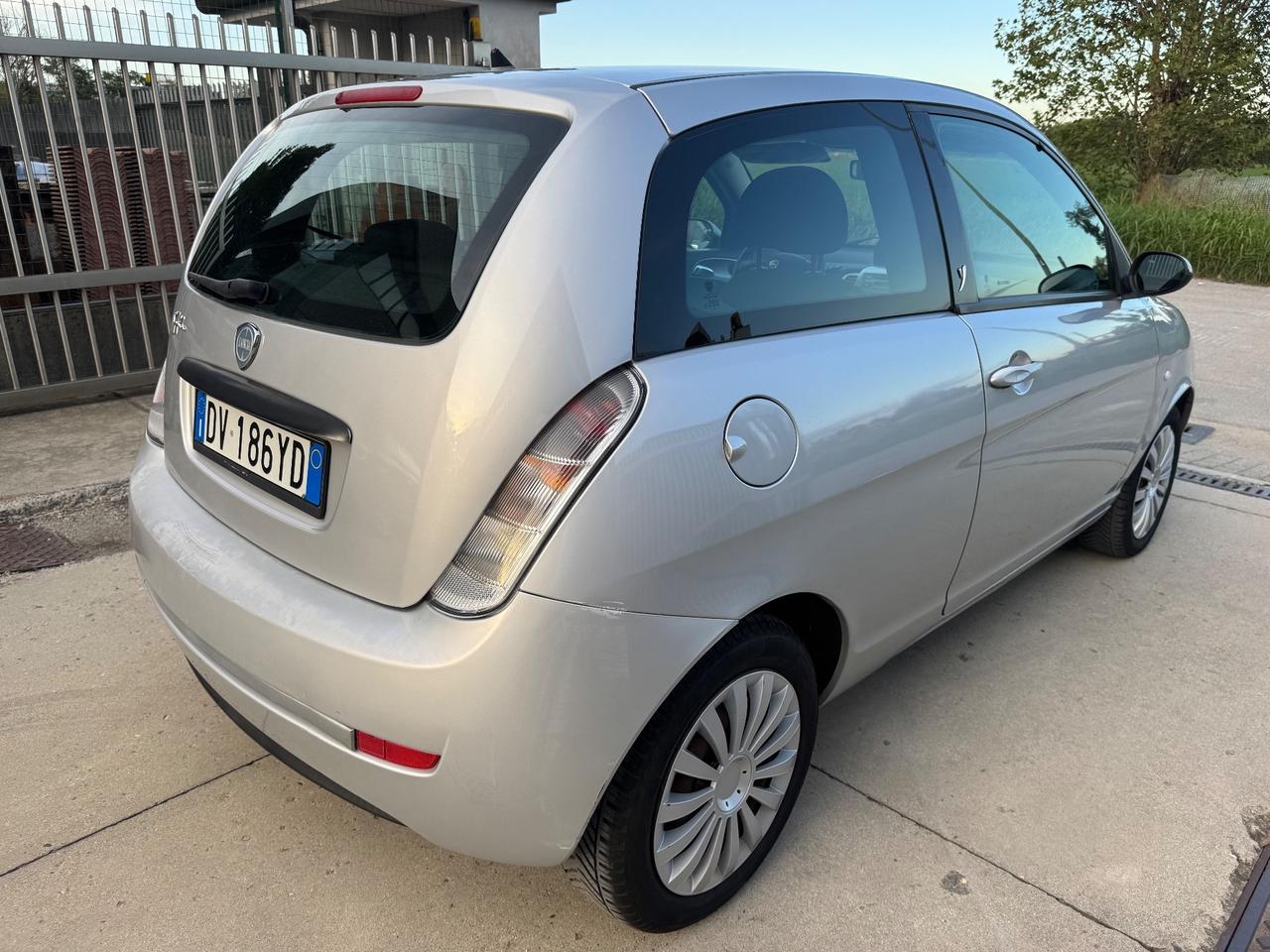 Lancia Ypsilon 1.4 16V Oro