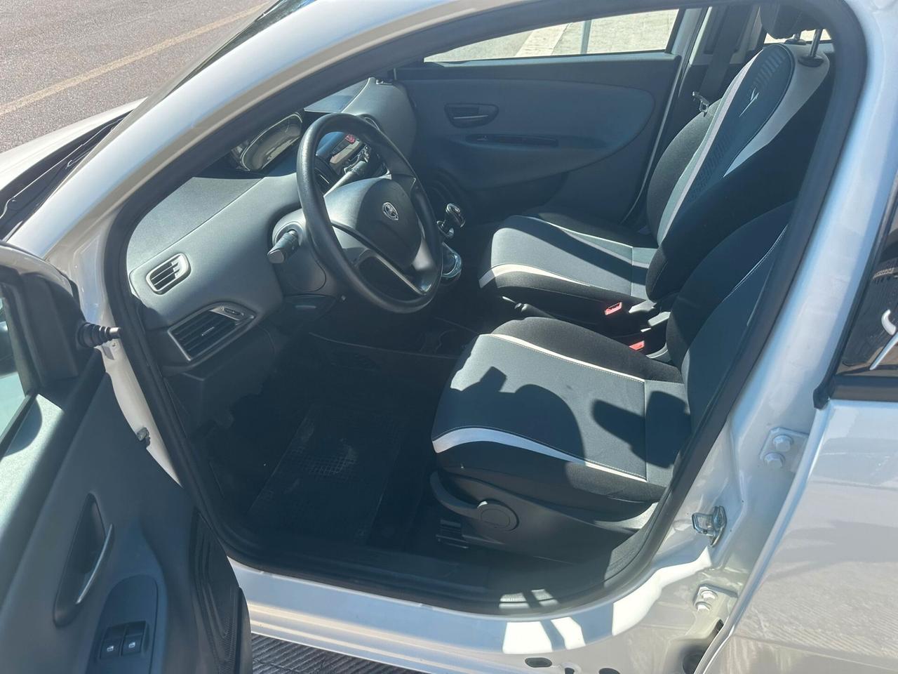 Lancia Ypsilon 1.2 69 CV 5 porte Silver