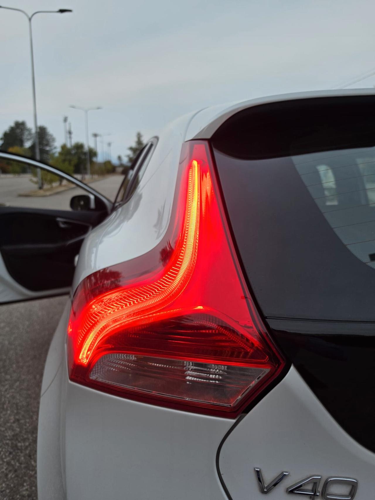Volvo V40 D2 inscription