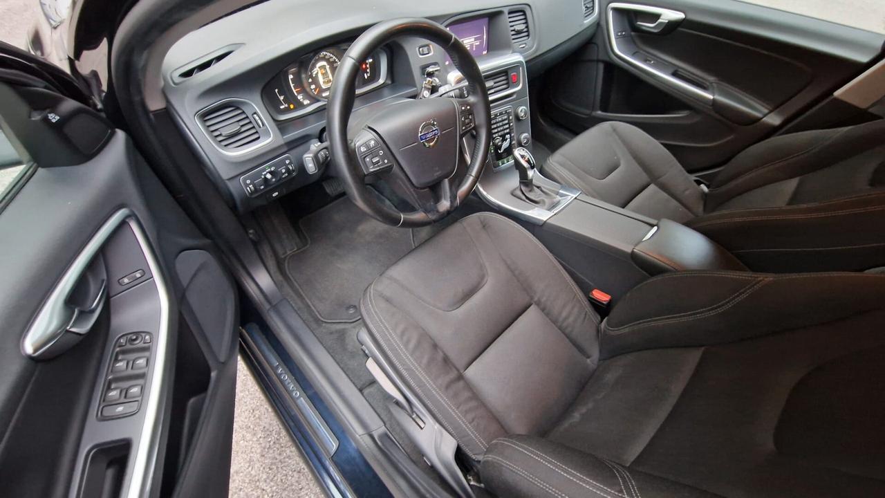 Volvo V60 D2 Geartronic Edition x Neopatentati