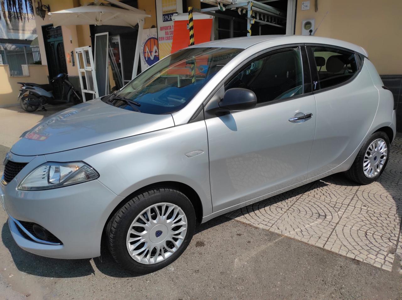 Lancia Ypsilon 2016 1.2 benz Bluetooth Comand V