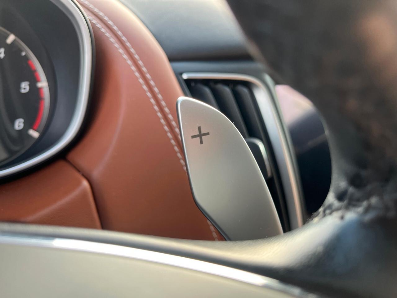 MASERATI LEVANTE 250cv AWD GRANLUSSO