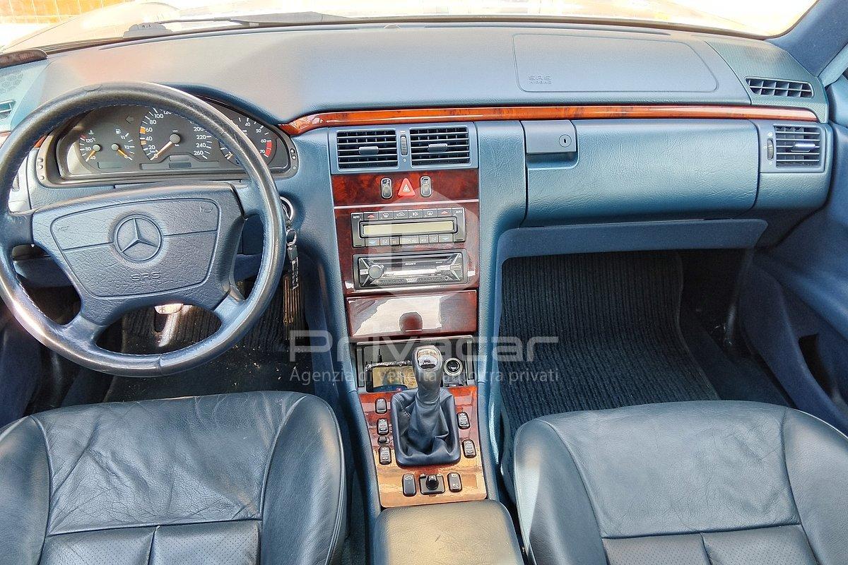 MERCEDES E 200 Kompressor cat Elegance