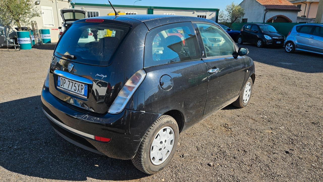 Lancia Ypsilon 1.3 MJT 90 CV Platino