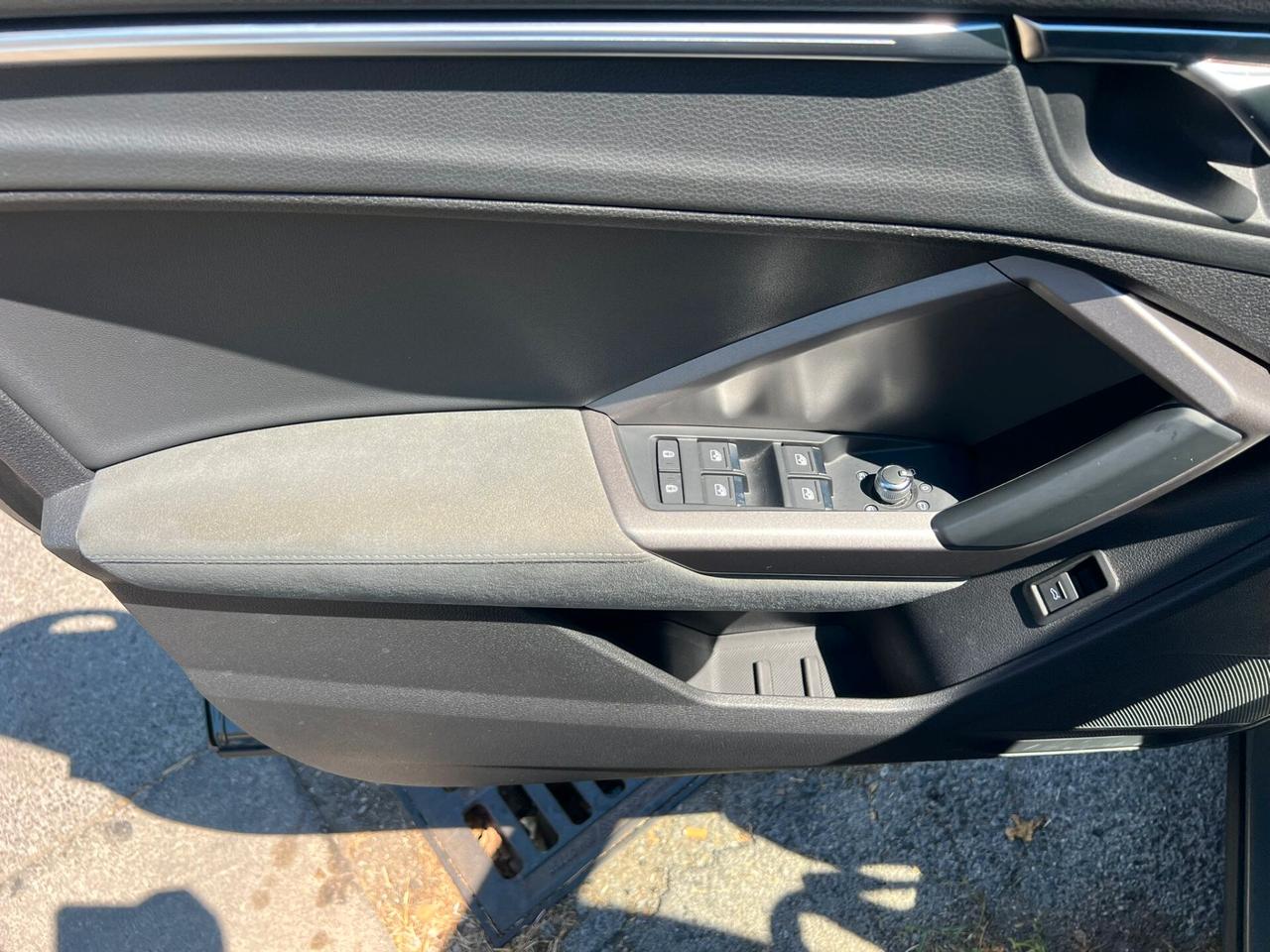 Audi Q2 30 TDI S tronic cockpit navigatore