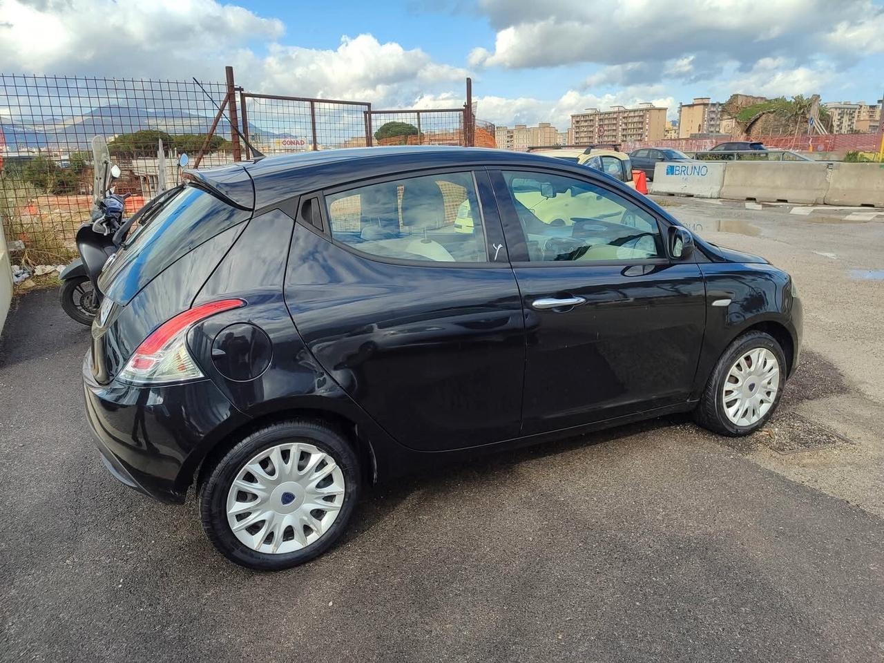 Lancia Ypsilon 1.2 69 CV 5 porte S&S Gold