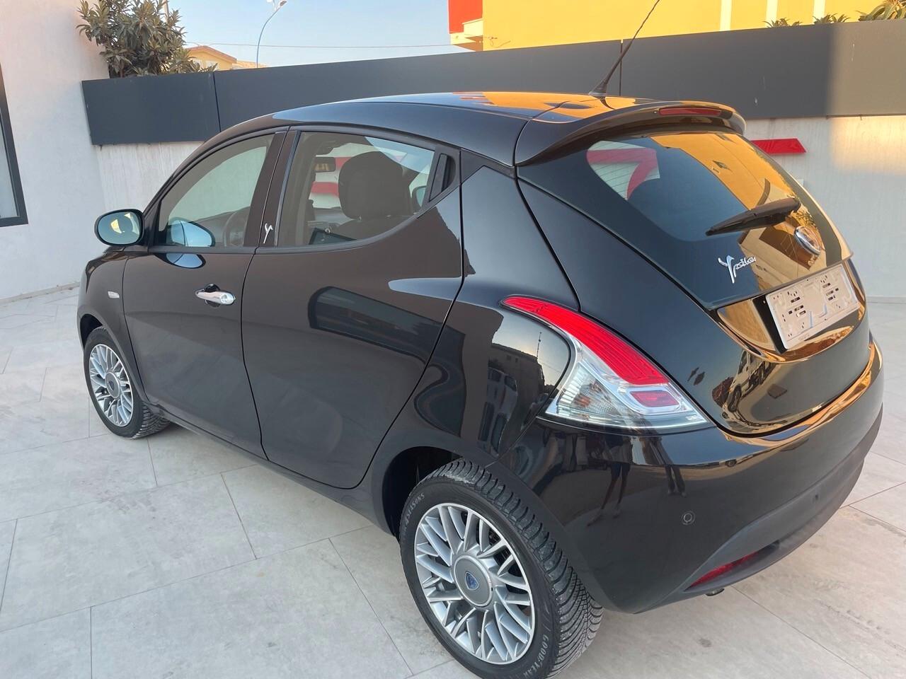 Lancia Ypsilon 1.2 69 CV 5 porte S&S Platinum