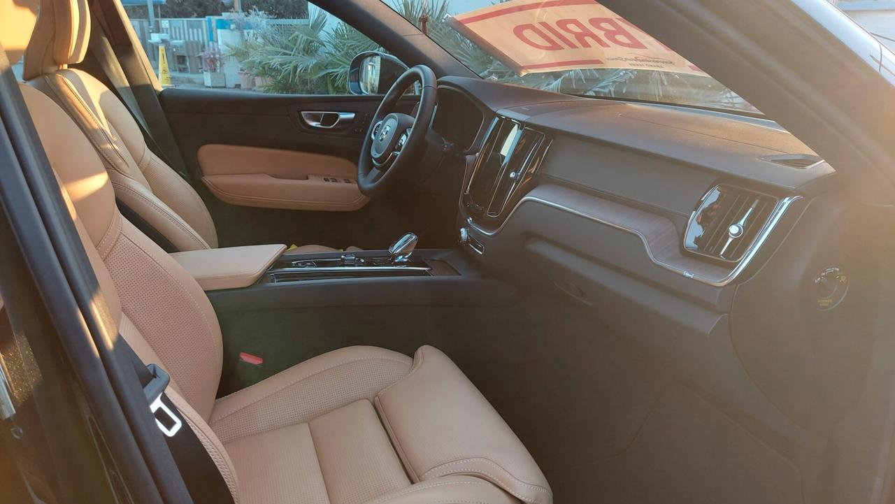 Volvo XC 60 XC60 T6 Recharge Plug-in Hybrid AWD automatico Ultimate Dark