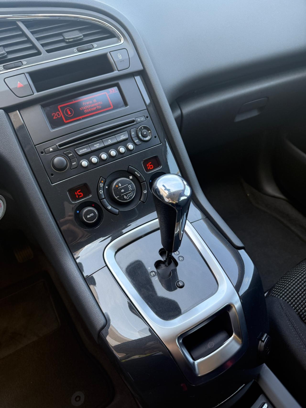 Peugeot 5008 1.6 e-HDi 112CV Stop&Start cambio robotizzato Féline