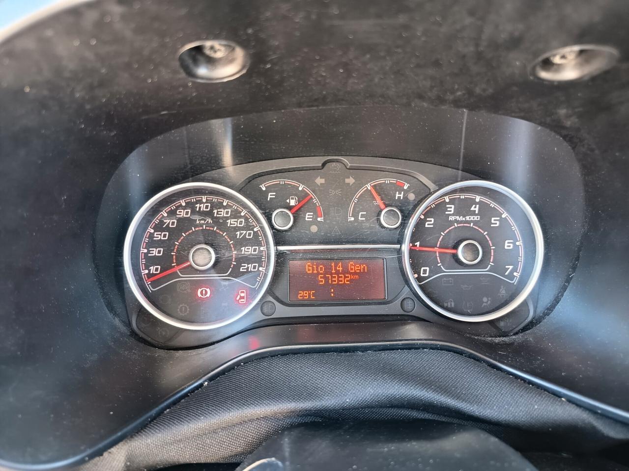 Fiat Doblo 1,6 diesel anno 2022 km 57,000.