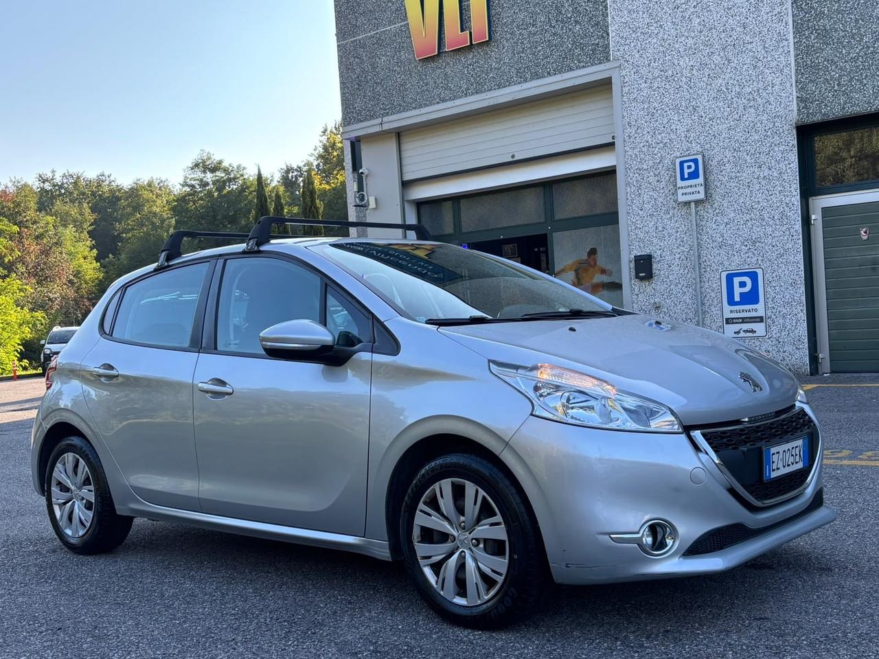 Peugeot 208 1.4 HDi 68 CV 5 porte Allure
