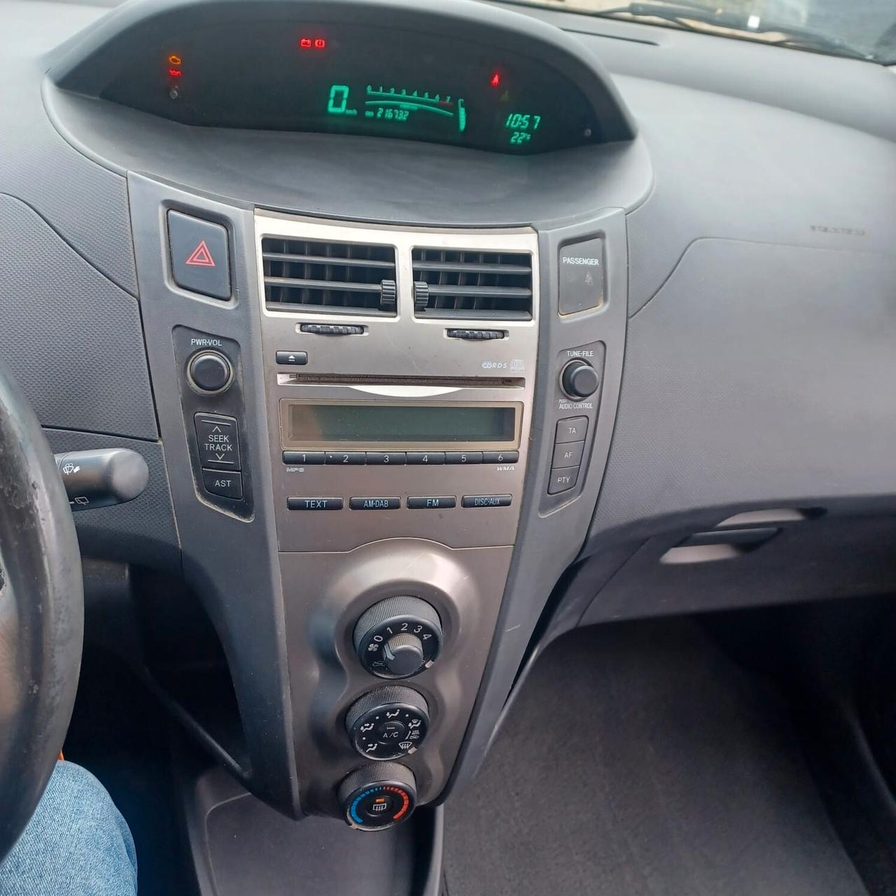 NEOPATENTATI YARIS 1.0 5 PORTE BEN CONSERVATA
