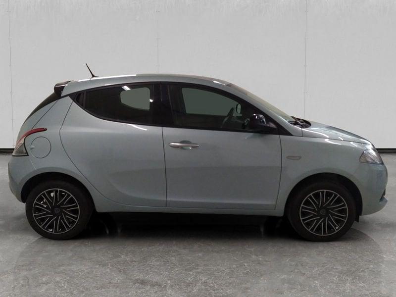 Lancia Ypsilon 1.0 firefly hybrid Silver Plus s&s 70cv