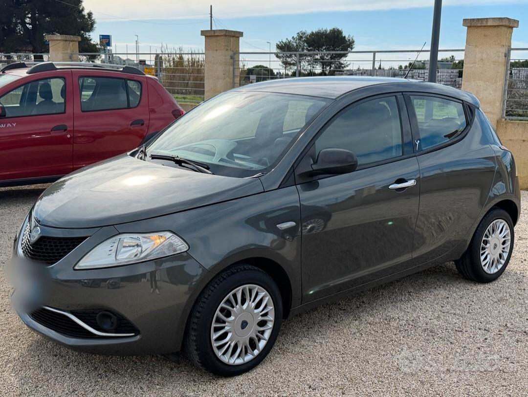 Lancia Ypsilon 1.2 69 CV 5 porte Unyca