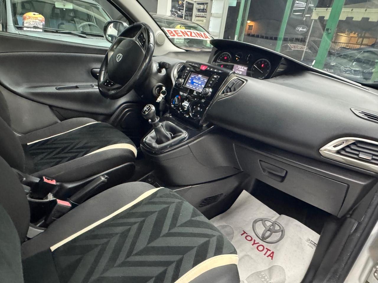 Lancia Ypsilon 0.9 TwinAir 85 CV 5 porte Metano Ecochic Platinum