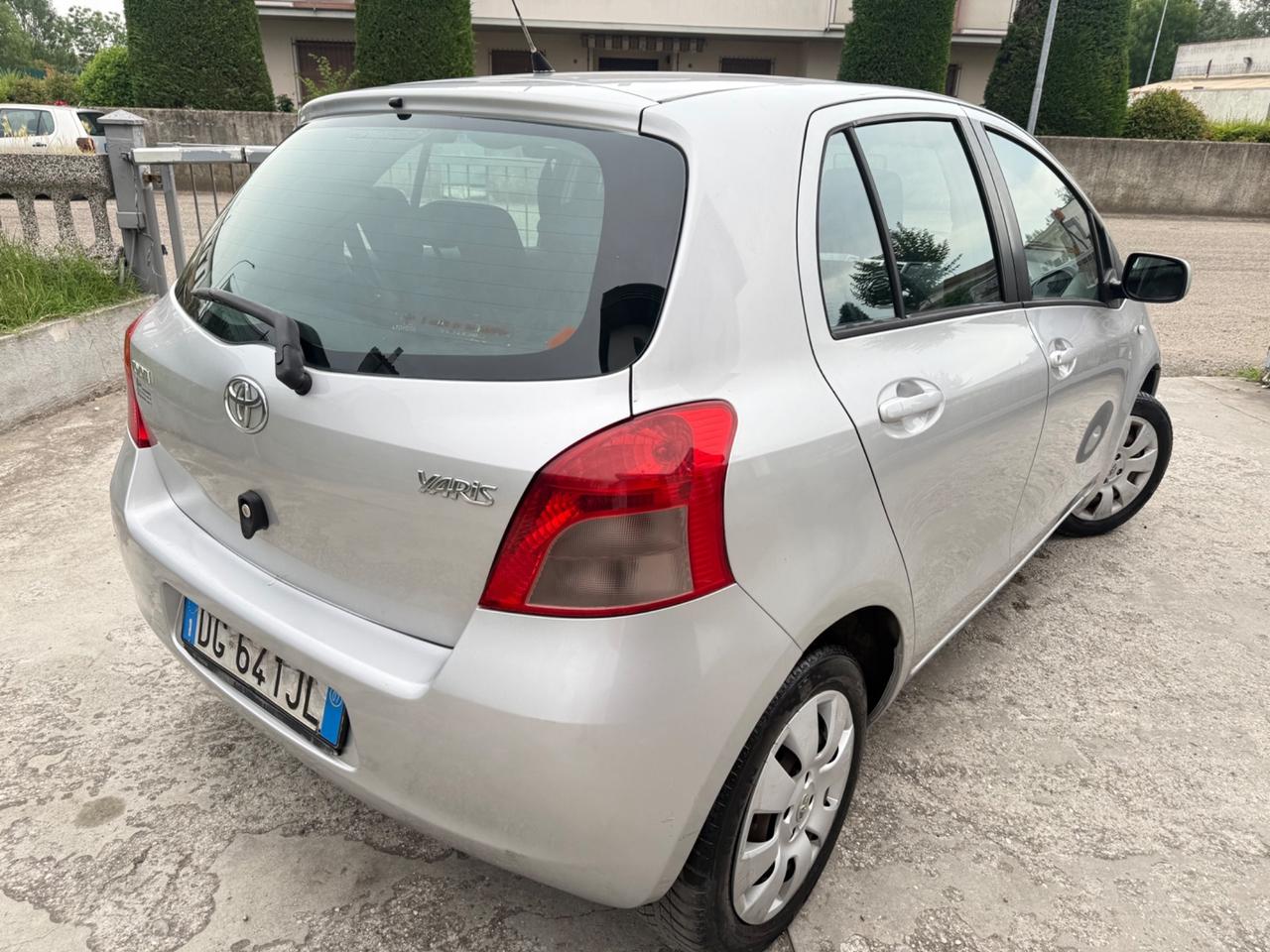 Toyota Yaris 1.0 5P. NEOPATENTATI NO BLOCCHI