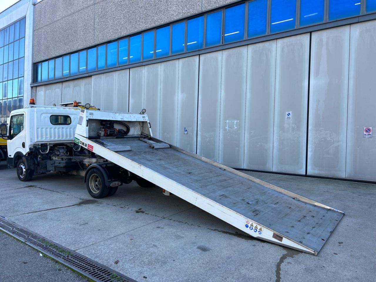 Nissan Cabstar CARROATTREZZI scarrabile comear