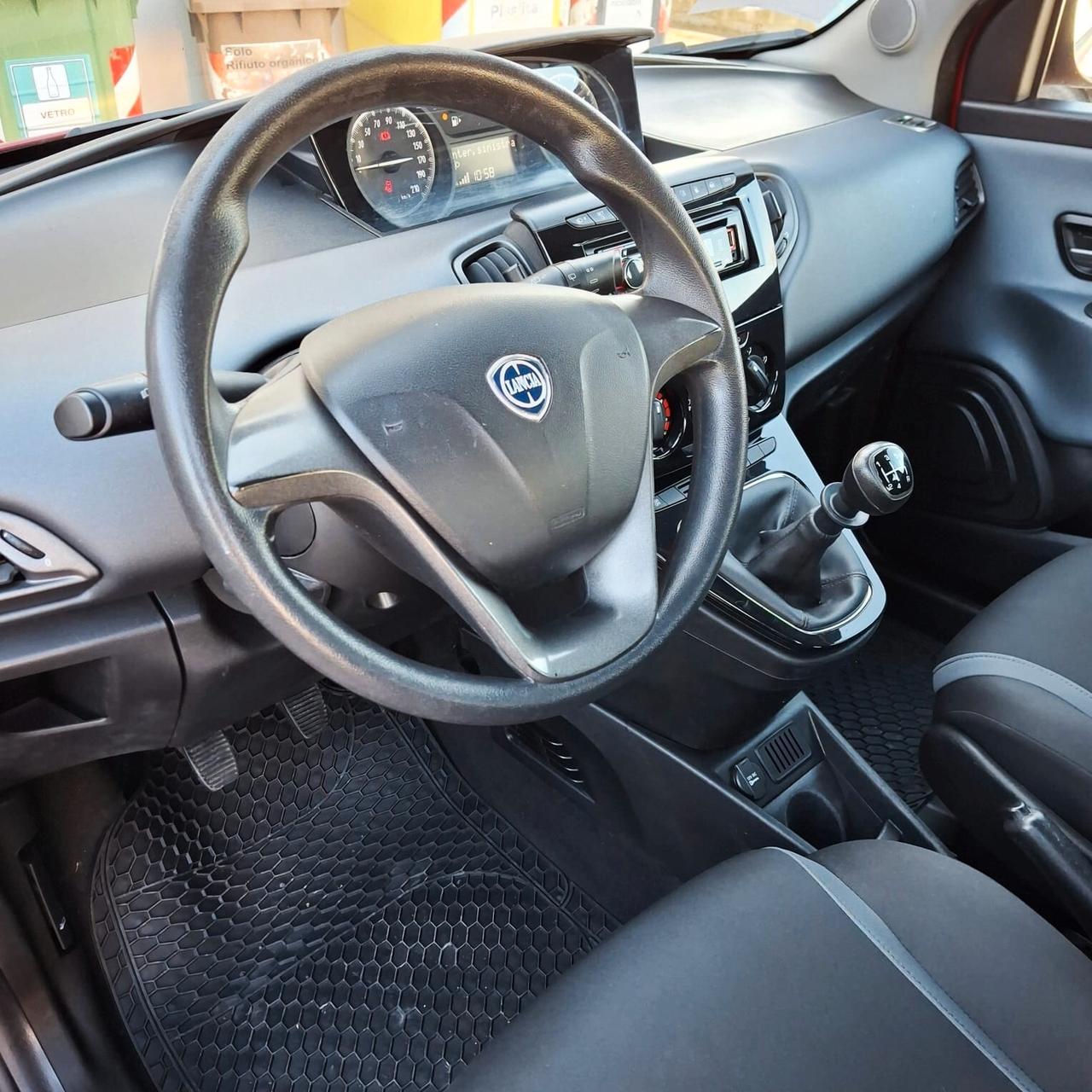 Lancia Ypsilon 0.9 TwinAir 85 CV 5 porte Metano