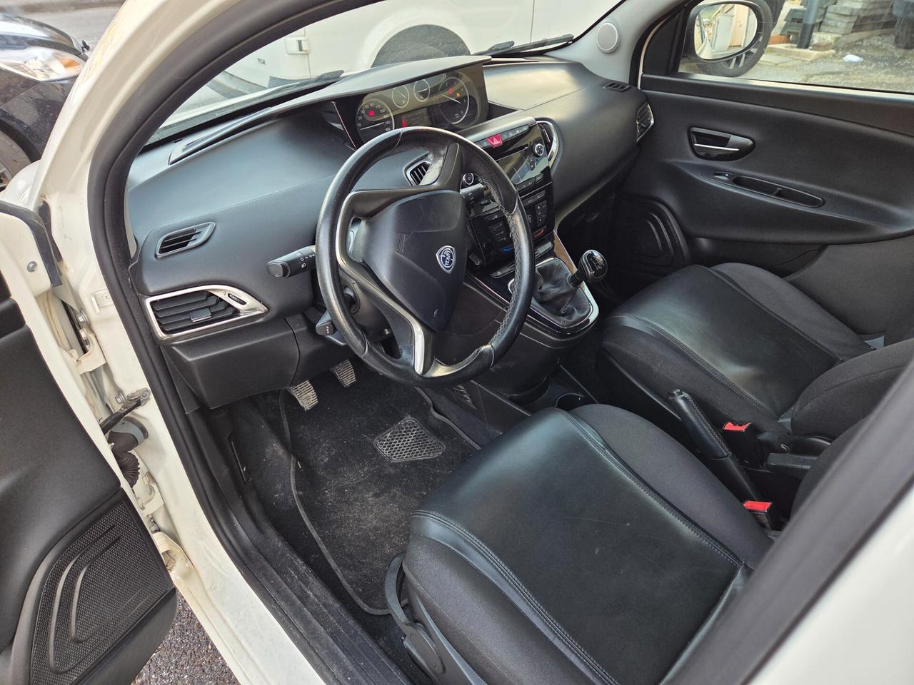 Lancia Ypsilon 1.3 MJT 16V 5 porte neopatentati