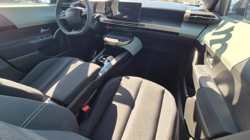 Lancia Ypsilon Hybrid e-DCT