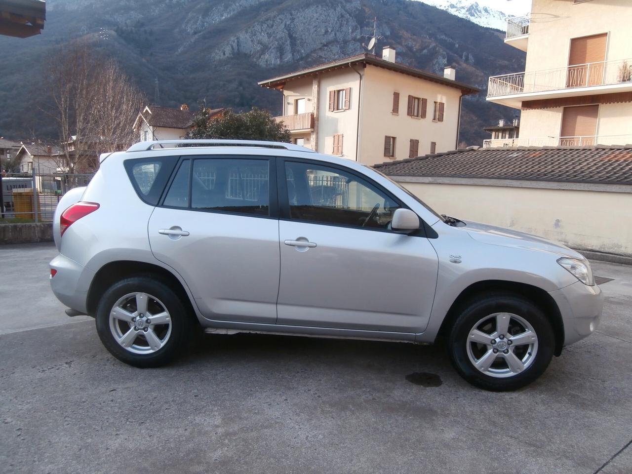 Toyota RAV 4 RAV4 2.2 D-4D 136 CV Unica proprietaria