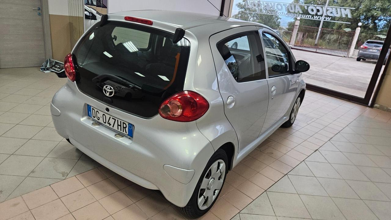 Toyota Aygo 1.0 12V VVT-i 5 porte Sol