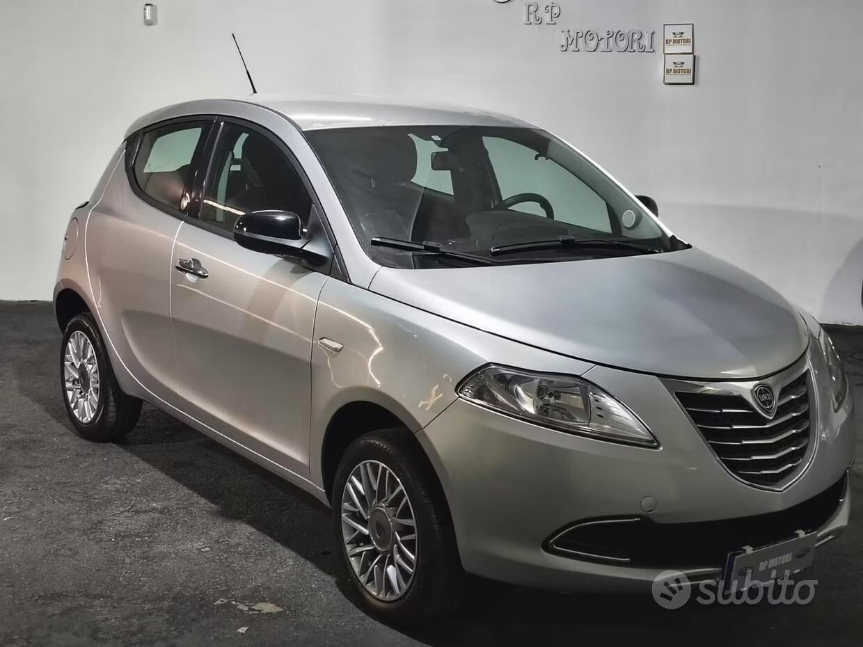 Lancia Ypsilon 0.9 TwinAir 85 CV 5 porte Metano Ecochic Gold