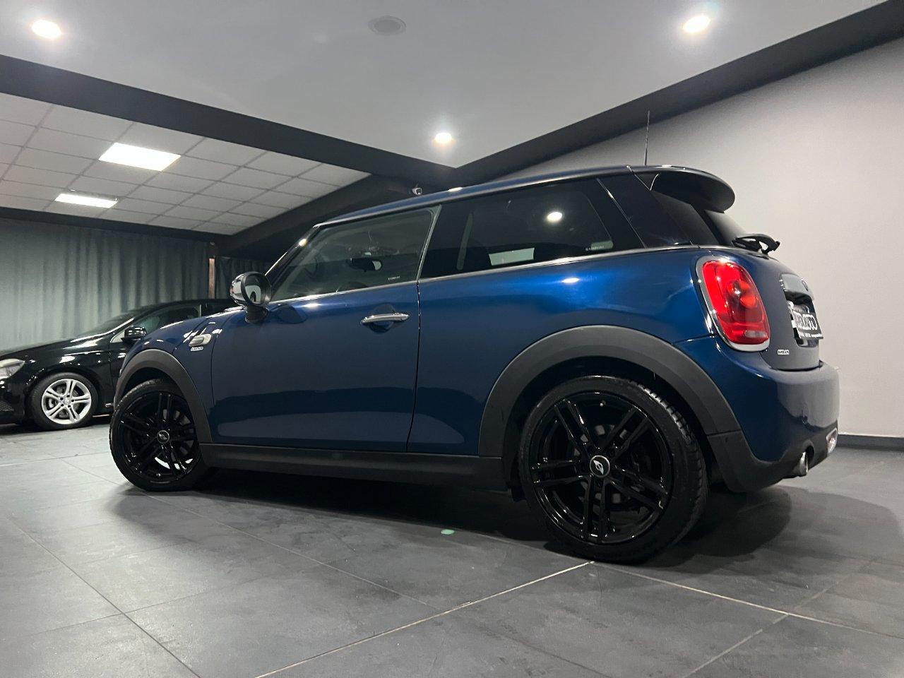 Mini 3 Porte Cooper D 1.5 D. 3P CAMBIO AUTOMATICO