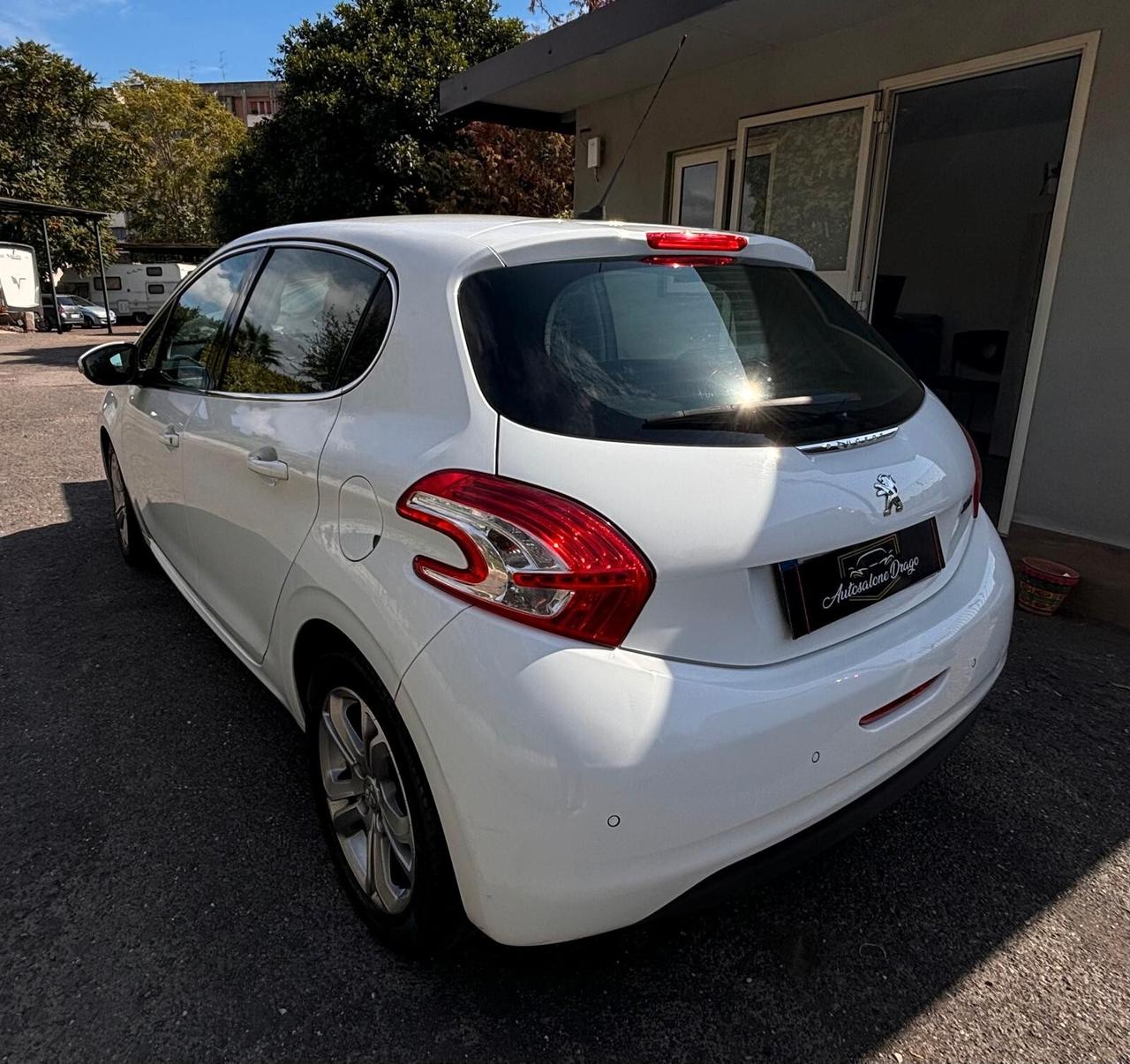 Peugeot 208 1.4 HDi 68 CV 5 porte Allure