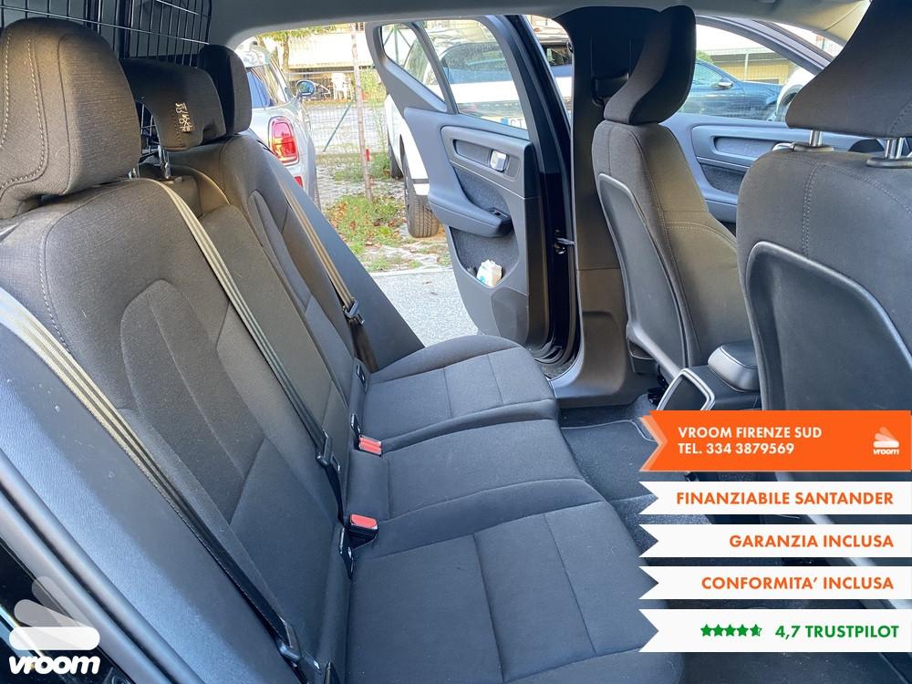 VOLVO XC40 (2017-->) XC40 T2 Momentum Pro