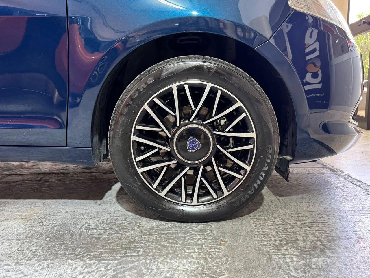 Lancia Ypsilon 1.2 69 CV 5 porte GPL Ecochic 30th Anniversary
