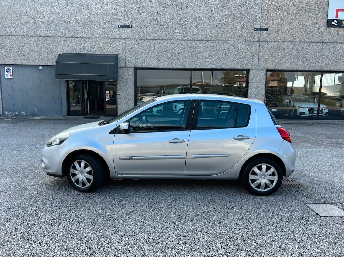 Renault Clio 5p 1.2 16v 75cv - NEOPATENTATI