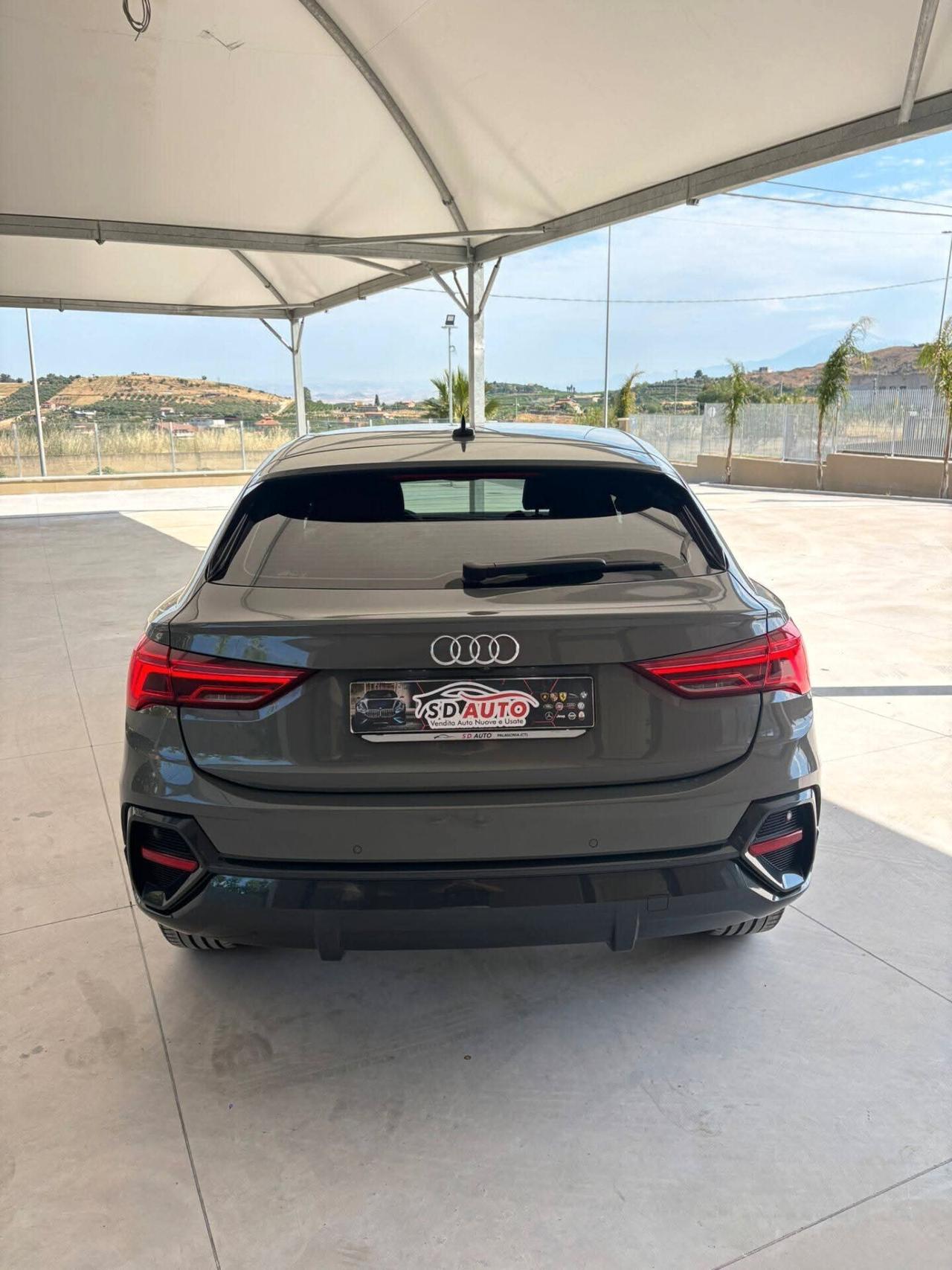 Audi Q3 2.0 Tdi SportBack 150 CV Sport !'!'!