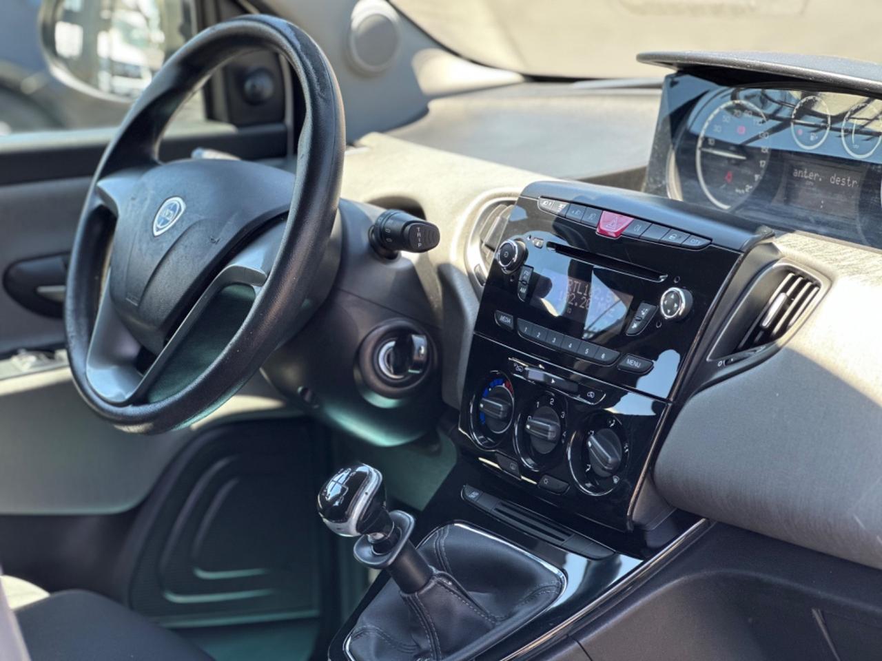 Lancia Ypsilon 1.2 69 CV 5 porte S&S Silver