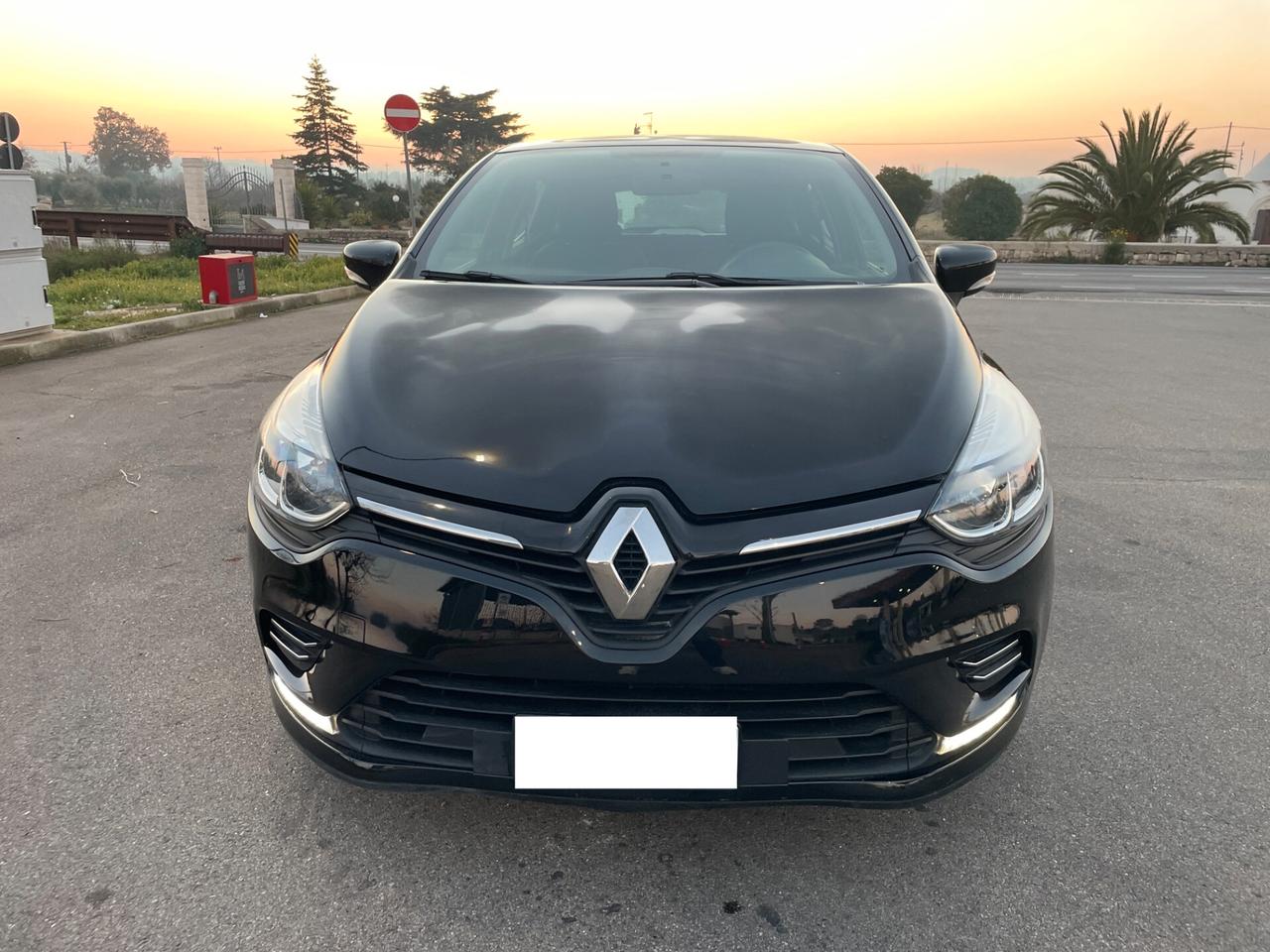 Renault Clio dCi 8V 90 CV 5 porte Moschino Intens finanziabile
