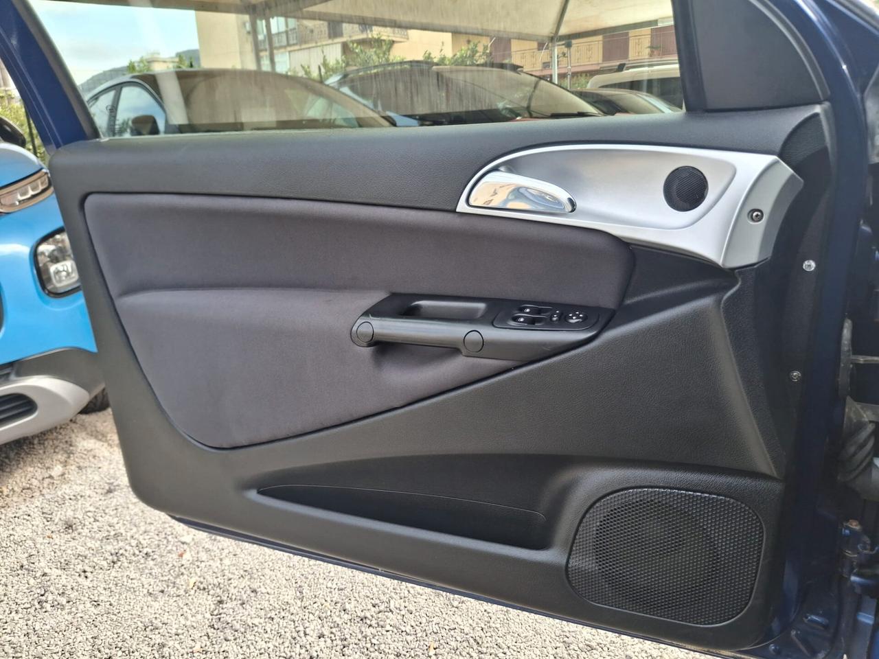 Lancia Ypsilon 1.3 MJT 90 CV Oro