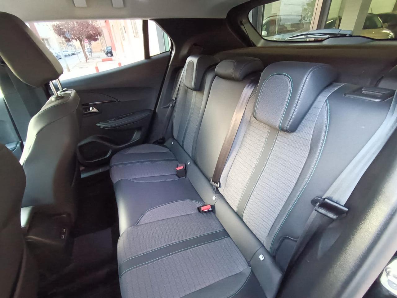 Peugeot 2008 1.5BlueHDi 130 S&S EAT8 Allure Pack