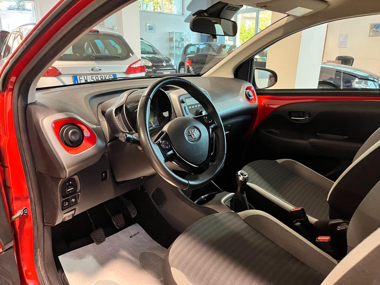 Toyota Aygo Connect 1.0 VVT-i 72 CV x-cool 5 porte