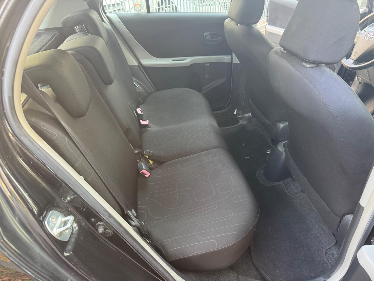 Toyota Yaris 1.0 5 p Luxury neopaten garanzia 12 m