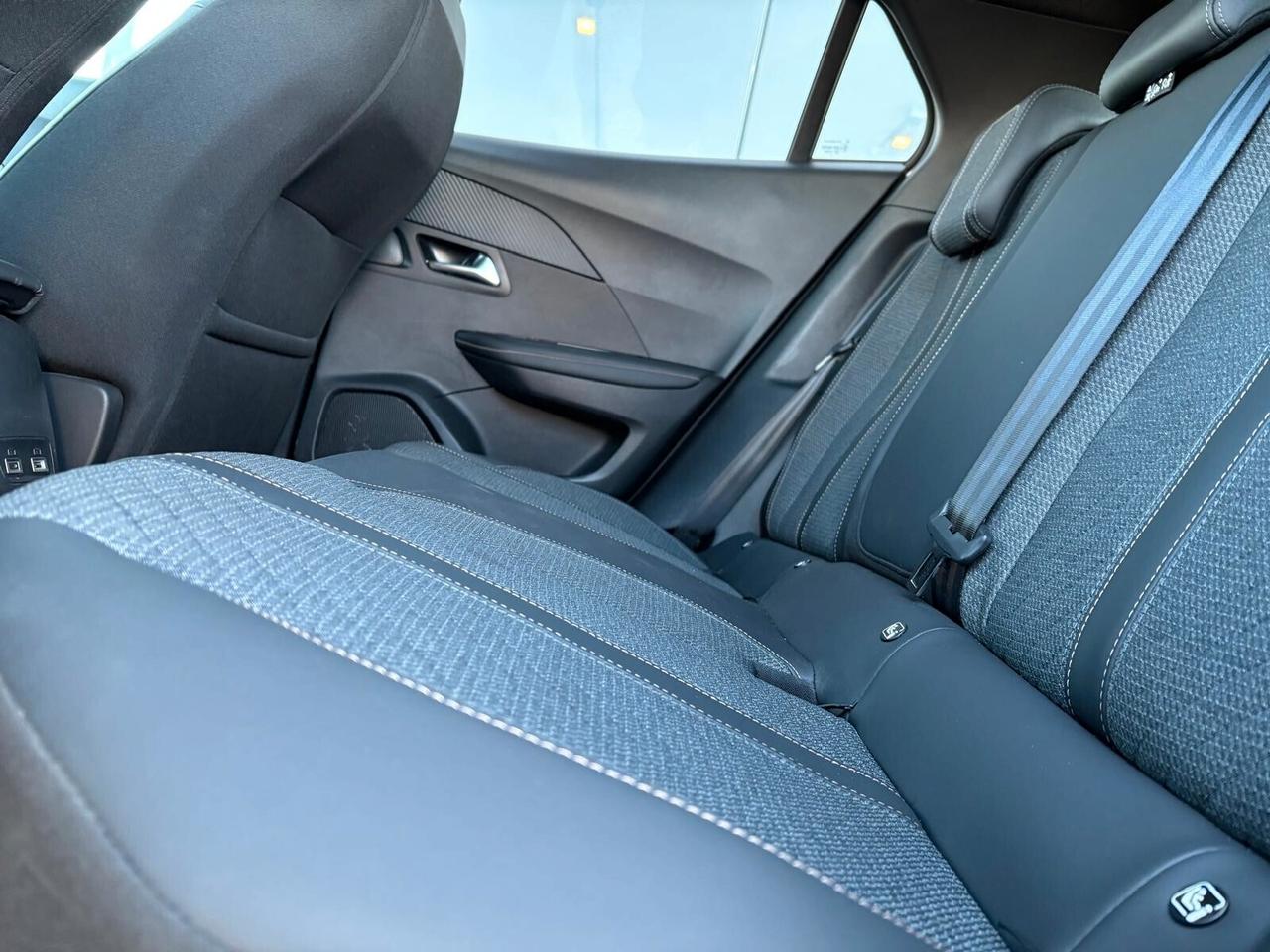 Peugeot 2008 ALLURE PureTech 130 EAT8 SPOTICAR