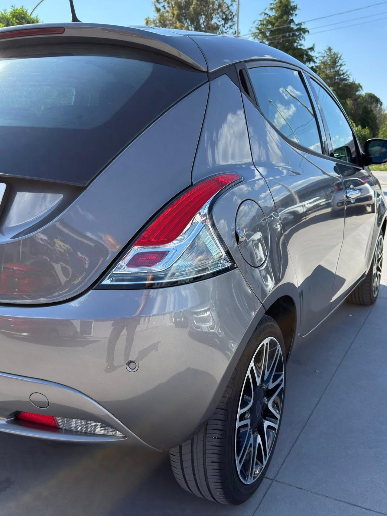 Lancia Ypsilon 1.2 69 CV 5 porte GPL Ecochic Gold
