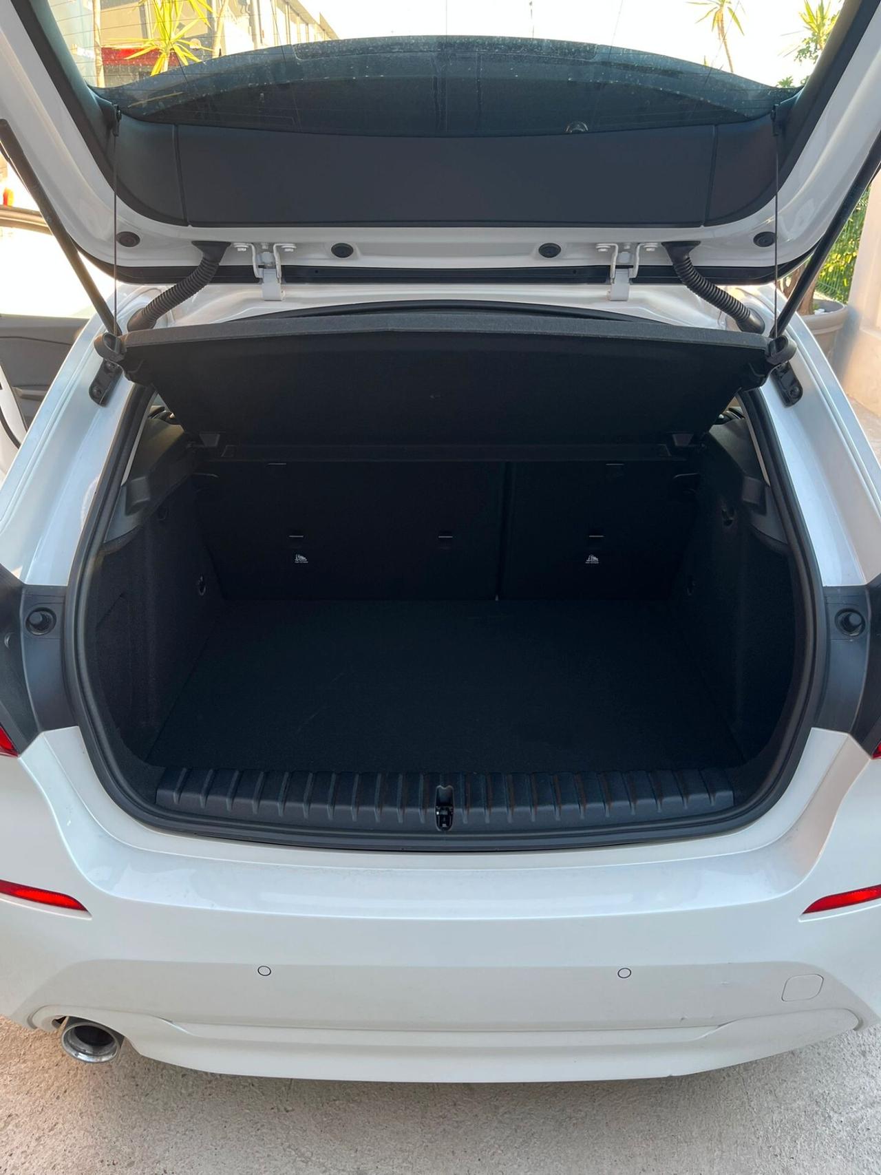 Bmw 116 116d 5p. Business Advantage