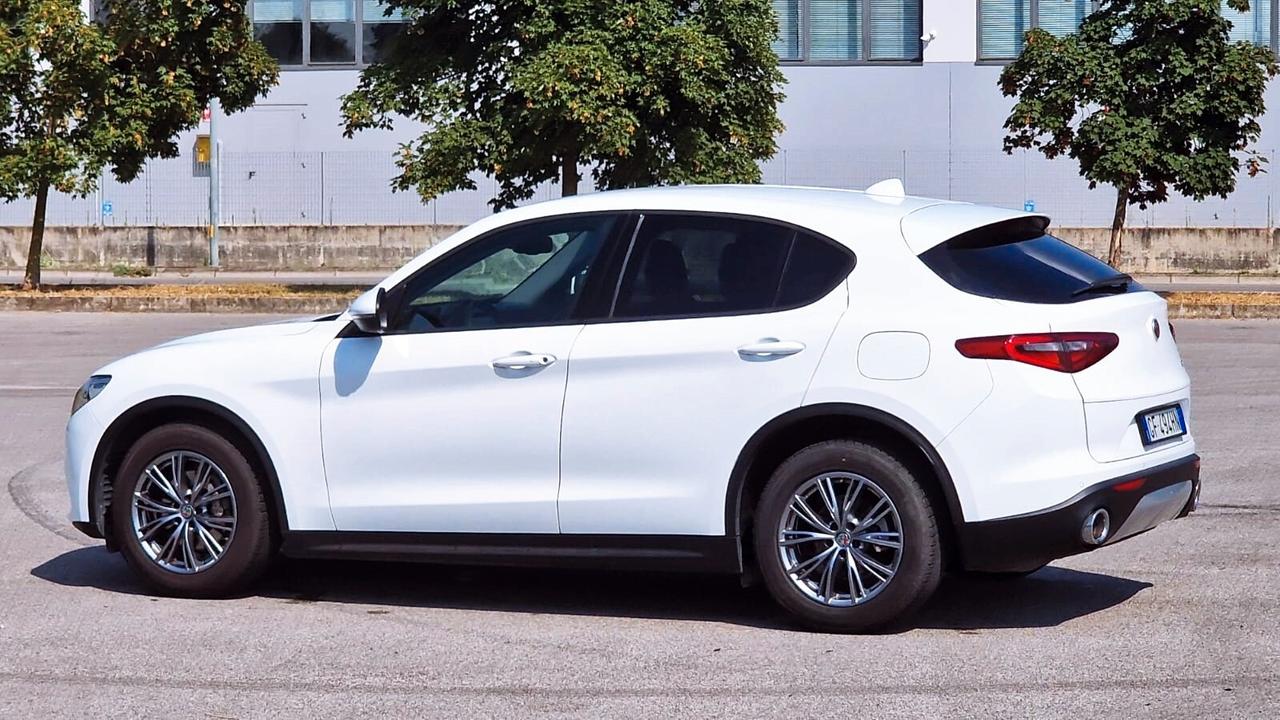 Alfa Romeo Stelvio 2.2 Turbodiesel 160 CV AT8 RWD