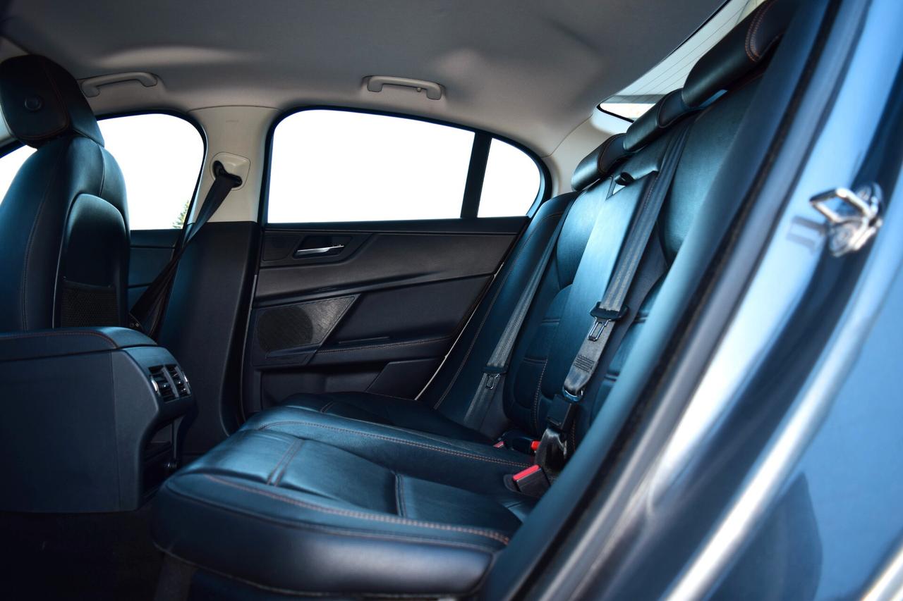 Jaguar XE 2.0 D 180 cv Automatica Prestige