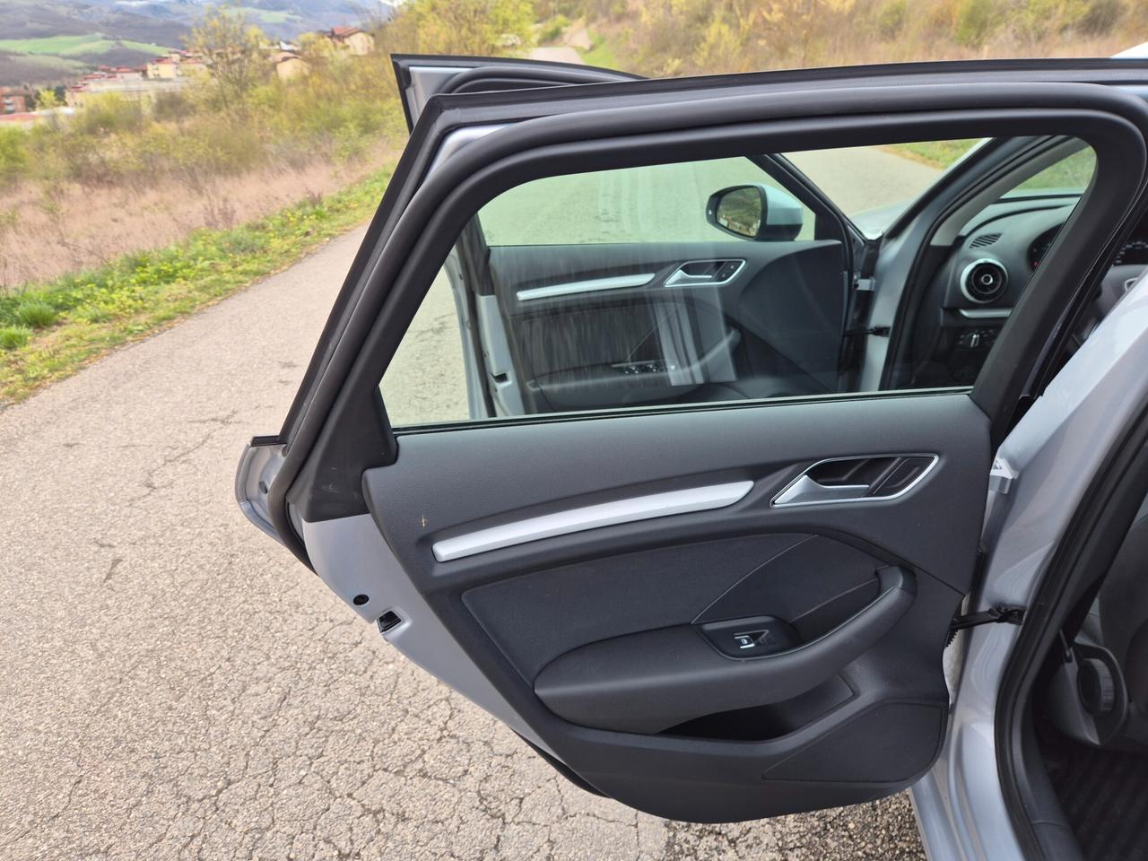 Audi A3 SPB 1.6 TDI clean diesel Attraction Business pack