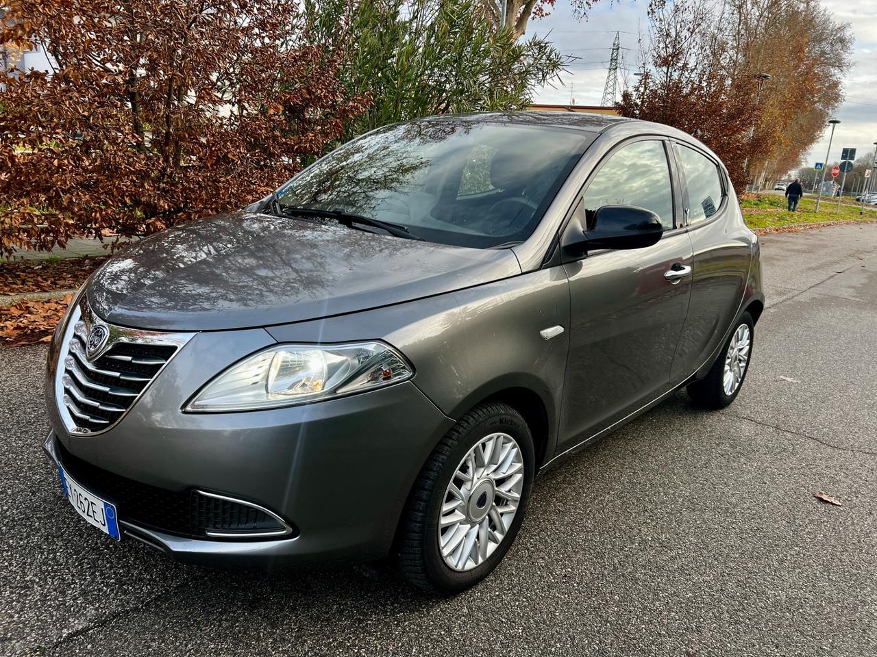 Lancia Ypsilon 1.3 MJT 16V 95 CV 5 porte S&S Silver